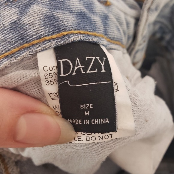 DAZY Denim Womens Medium Mom Jeans High Waist Denim Pleated‎ Light Wash Casual - Picture 3 of 10